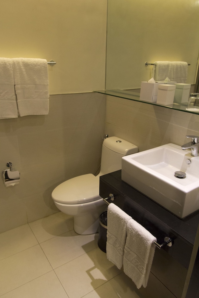 F1 Hotel Manila BGC 15/65