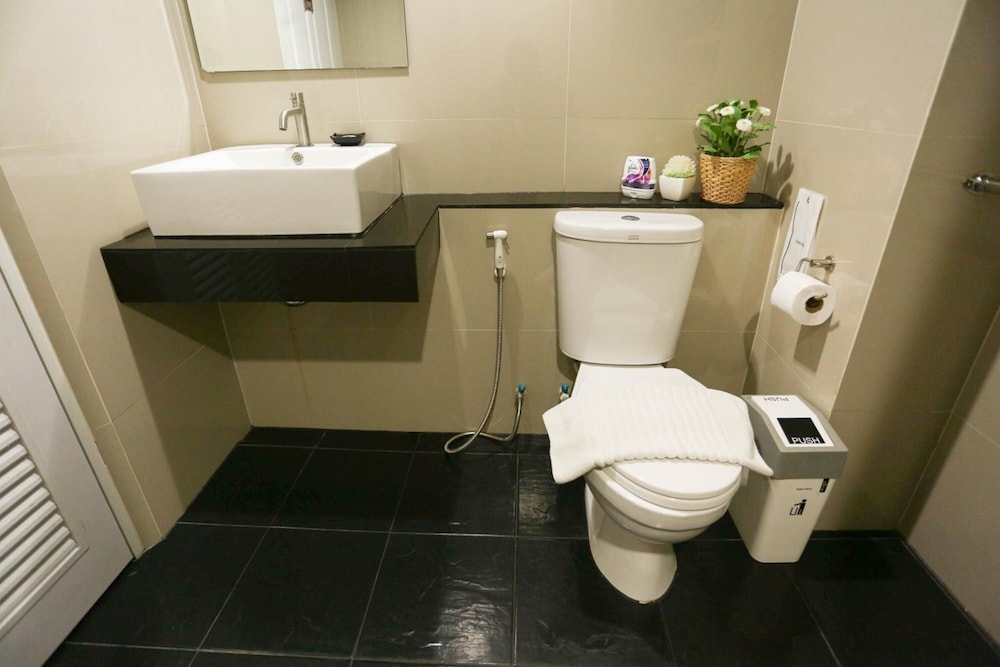 JK Living Hotel and Service Apartment 61/67