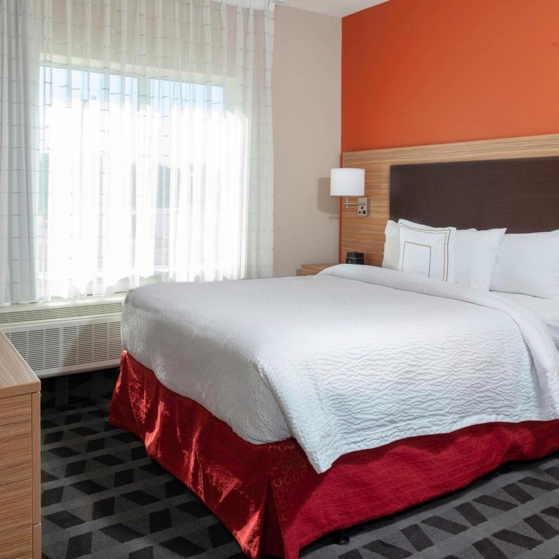 1 Bedroom, Suite, Queen Bed, Sofa