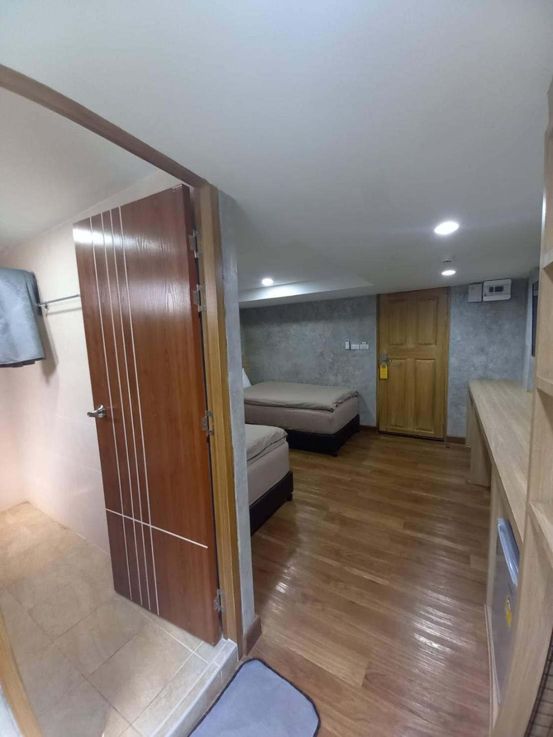 Raw Hostel 60/90