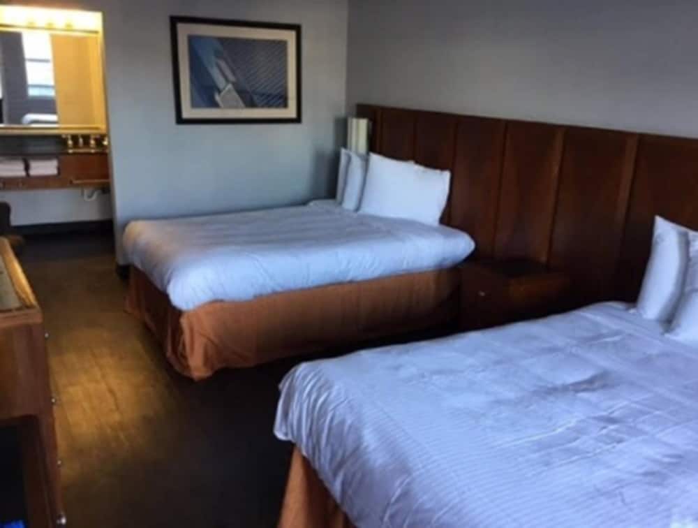Extend A Suites Phoenix, AZ 34/55