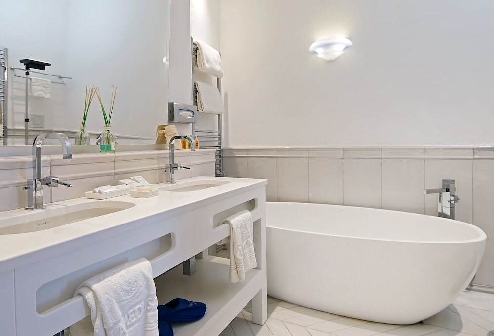 Riviera, Suite, Double Bed, Lateral Side Sea View، La Medusa Hotel & Boutique Spa 2/4