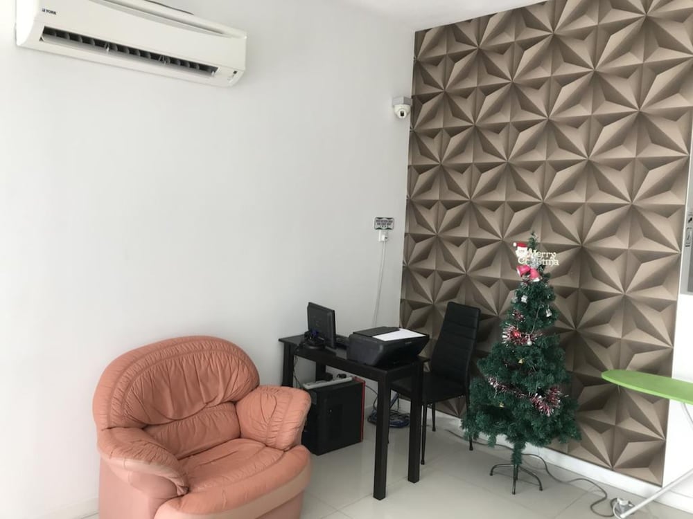 Island Hostel Bayan Lepas Airport 43/46