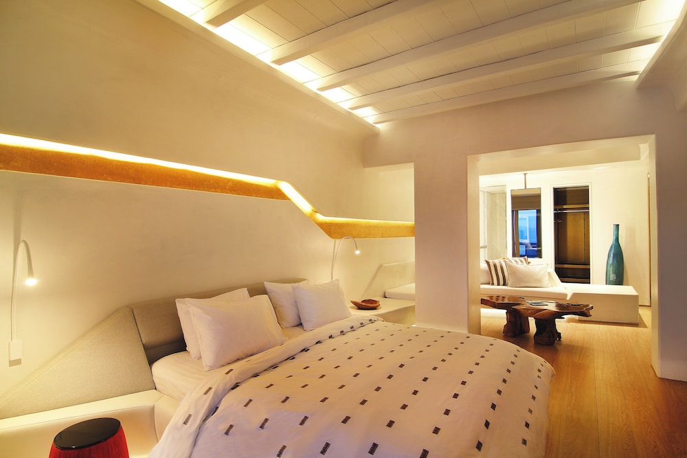 2 BEDROOMS, SUITE, OUTDOOR JETTED TUB