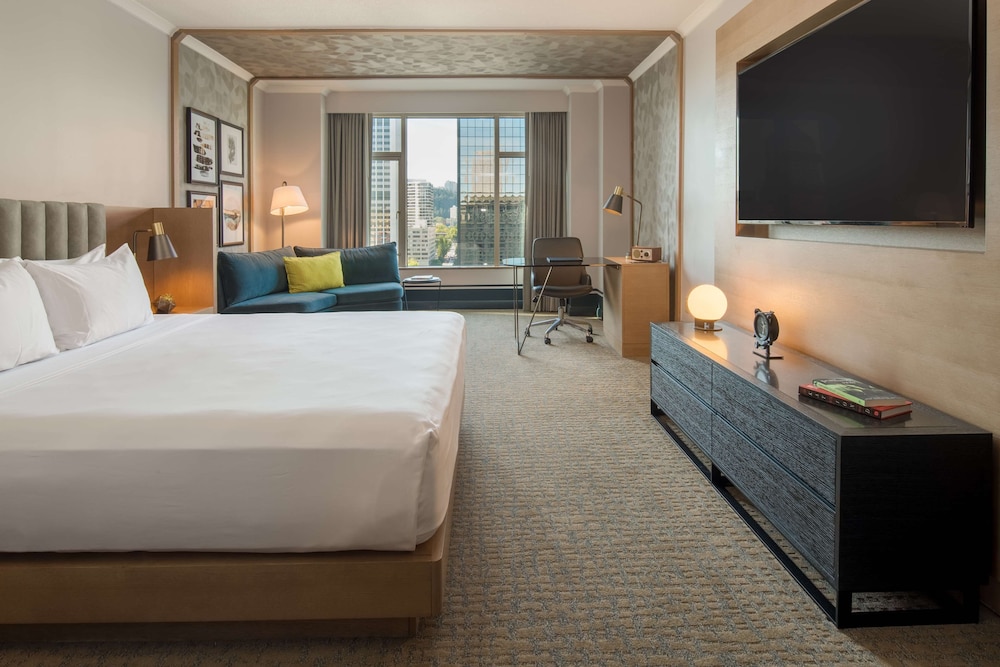 ROOM, KING BED