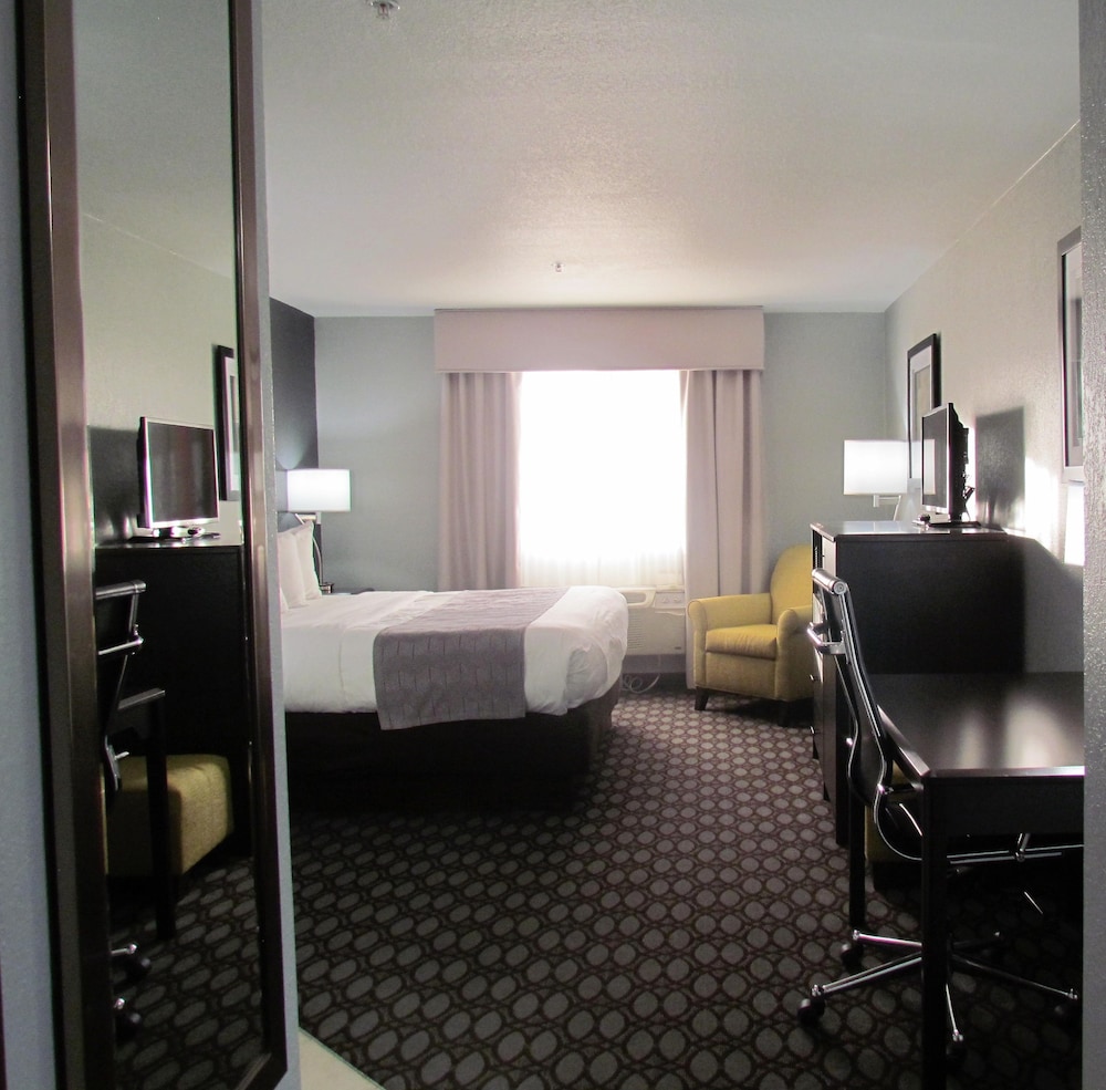 Oak Hill Inn and Suites 48/62