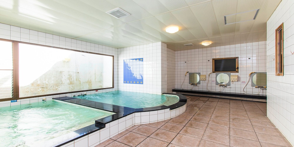 Crown Hotel Okinawa 45/75