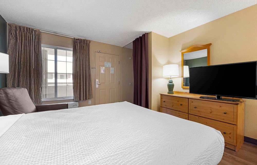 Extended Stay America Suites San Diego Fashion Valley 12/57