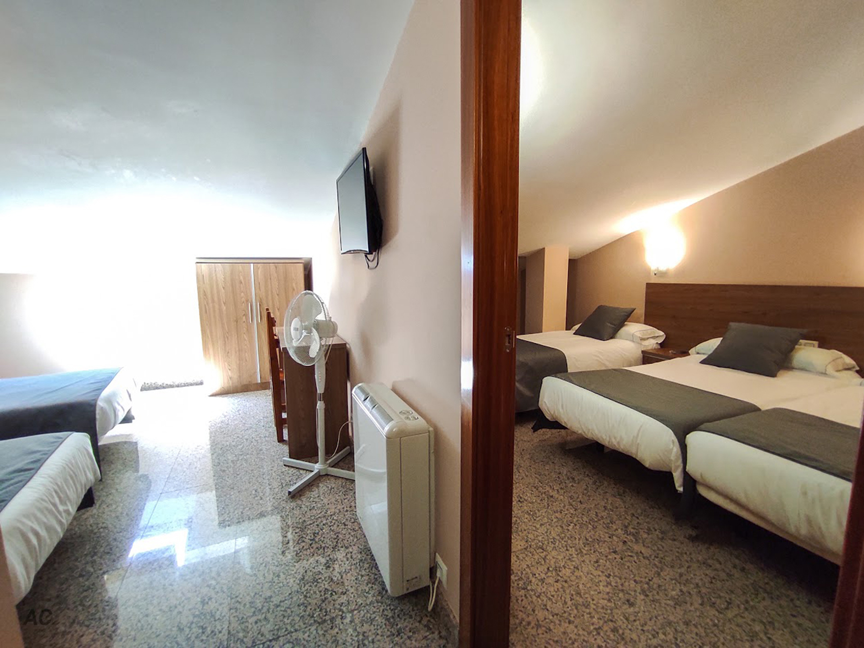 Room, Quadruple, No Air Condition