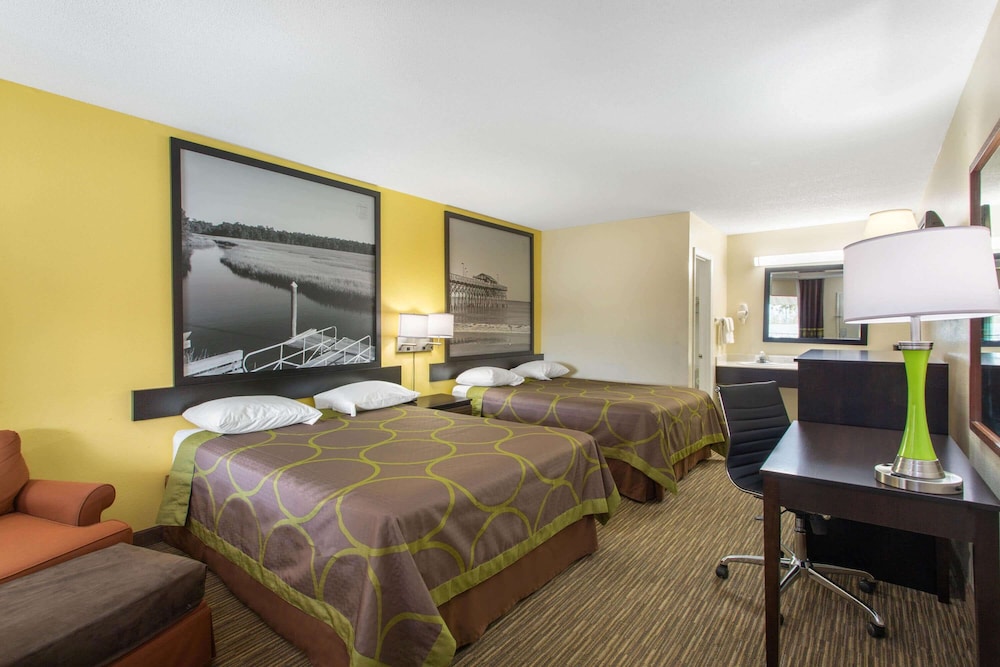 Super 8 by Wyndham Florence 6/23
