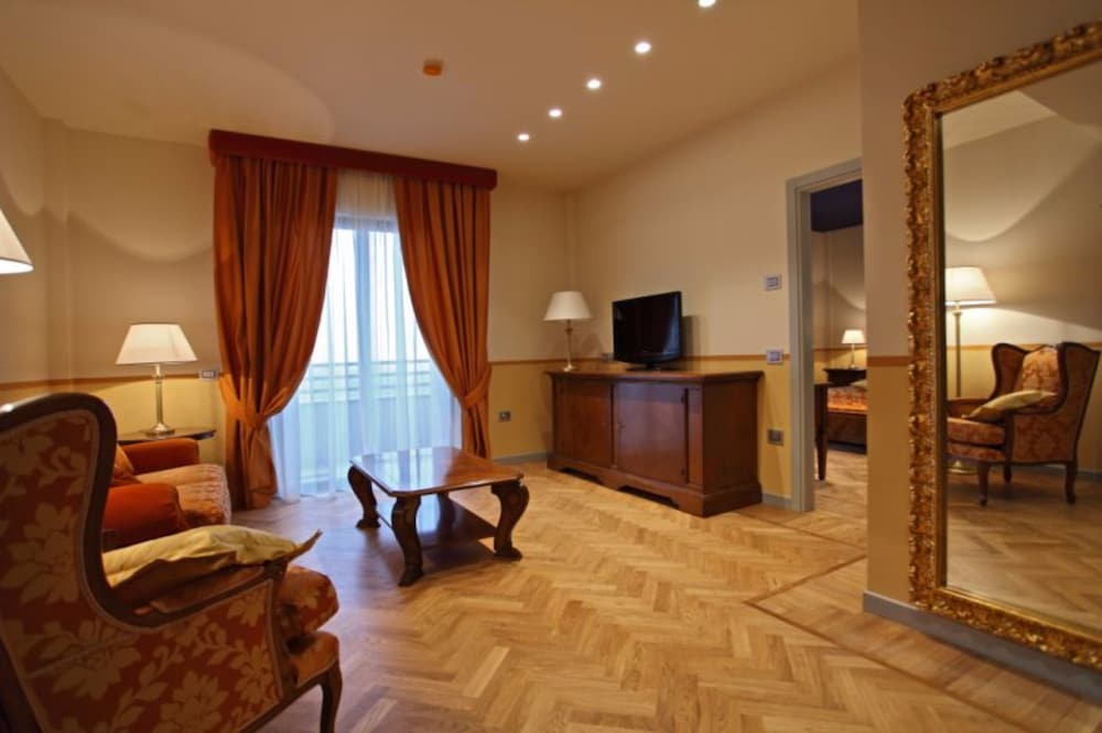 Grand Hotel Forli 30/53