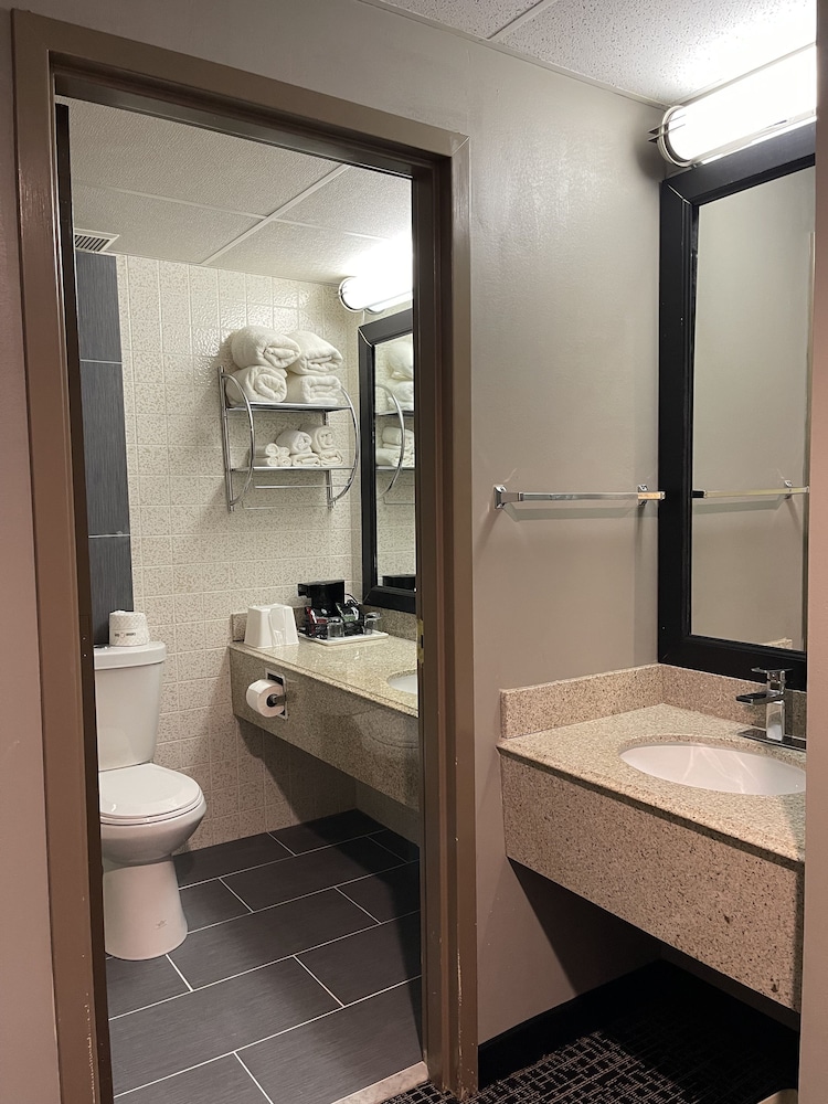Wingate by Wyndham Lake George 23/63