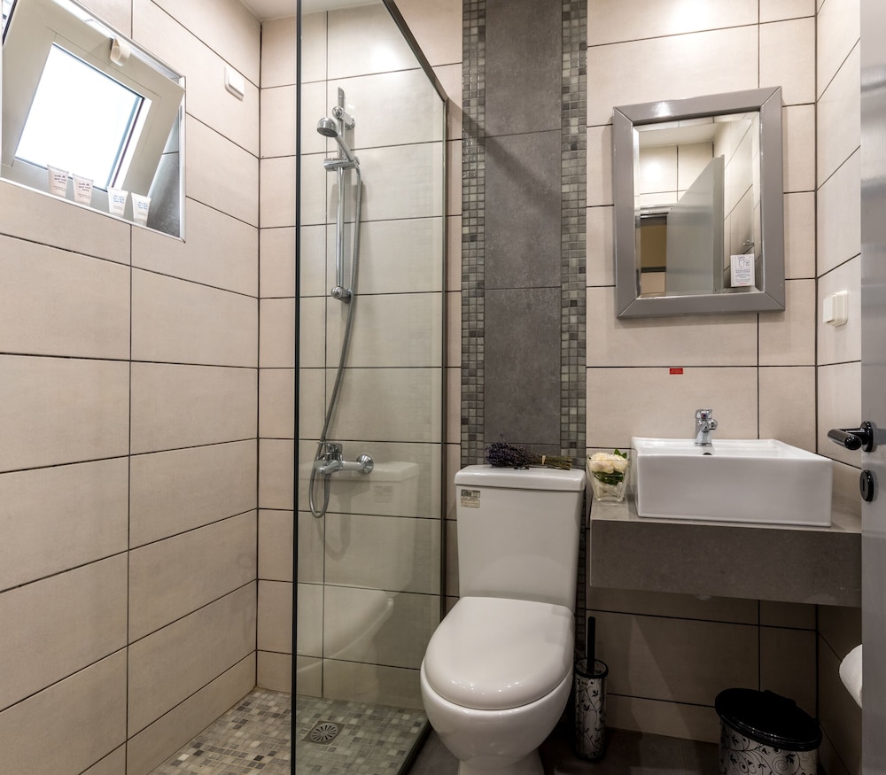 Dedalos Hotel 24/30