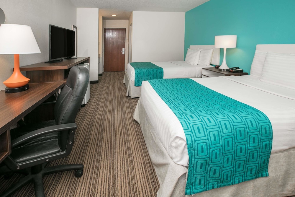 Howard Johnson by Wyndham Scott Lafayette 6/17