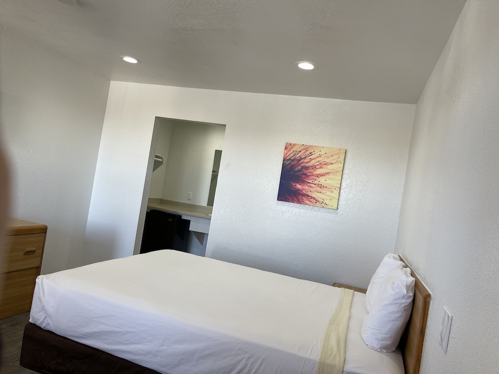 Palms Inn & Suites 11/50