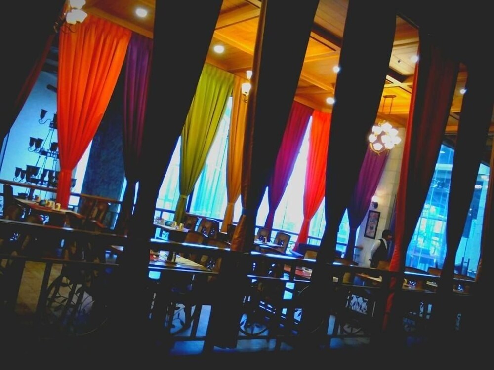 Paragon Hotel And Suites 47/50