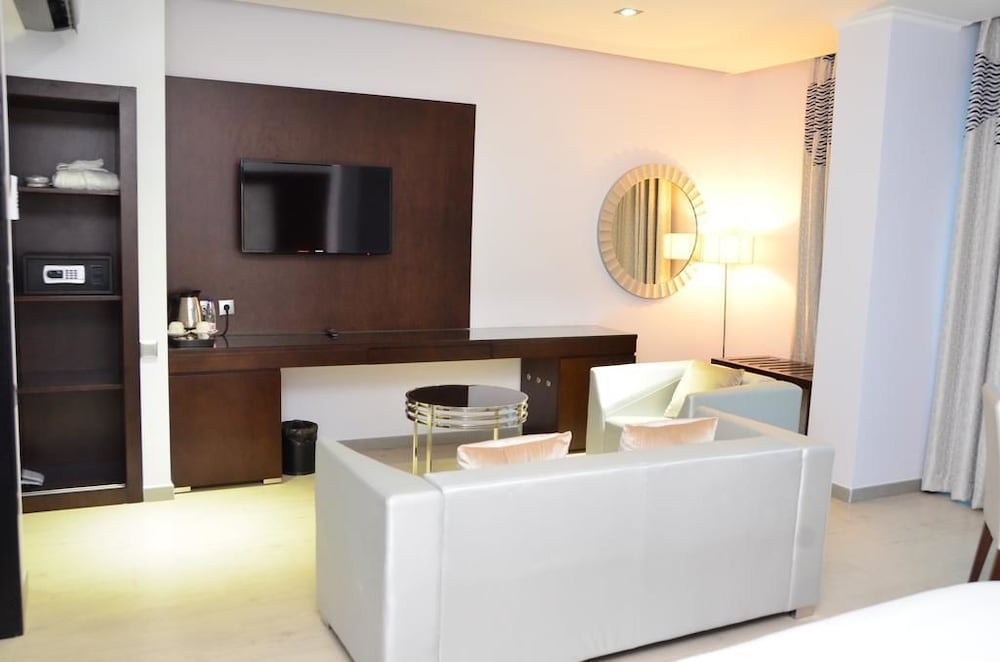 NEW HOTEL NAMPULA 15/50