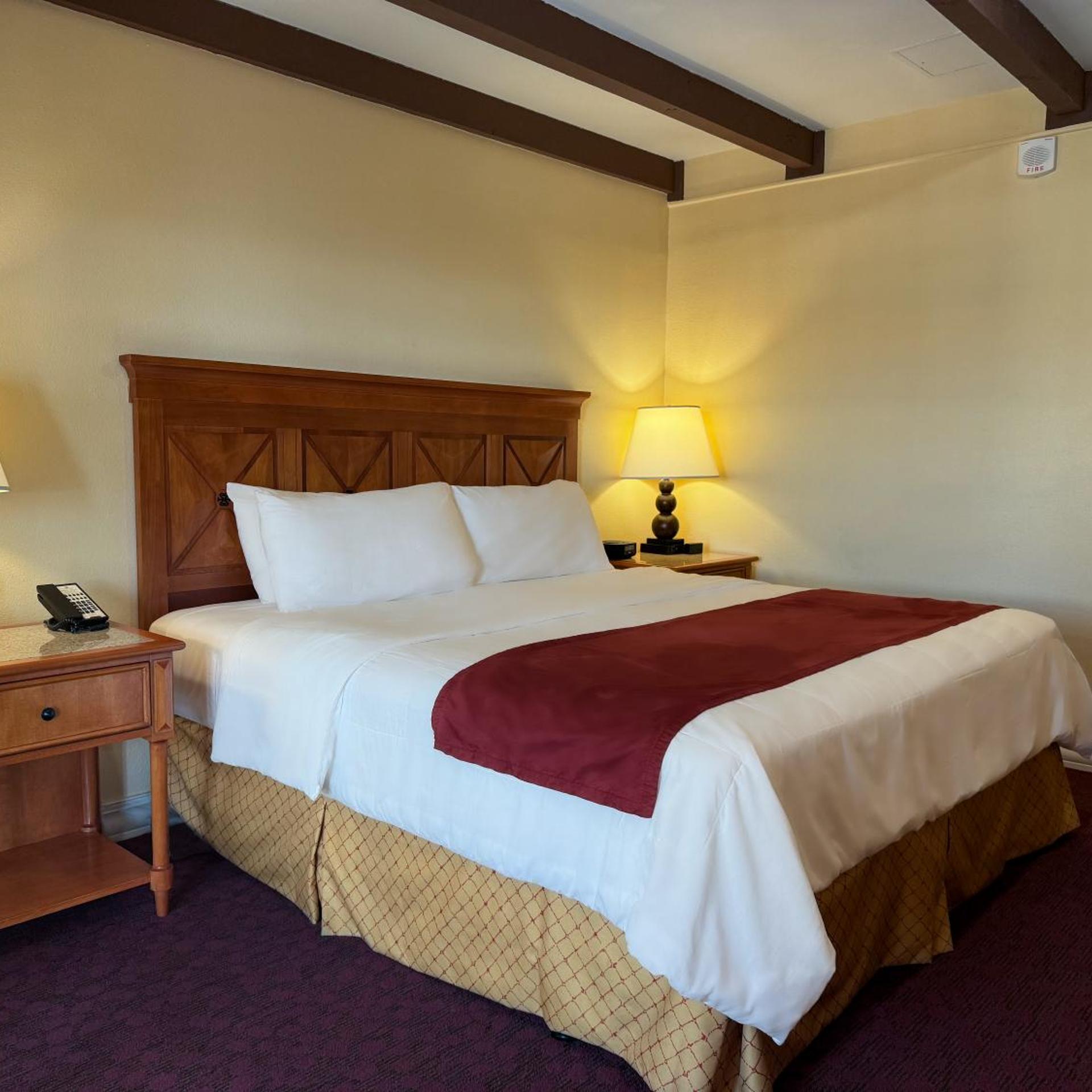 Club, King Bed