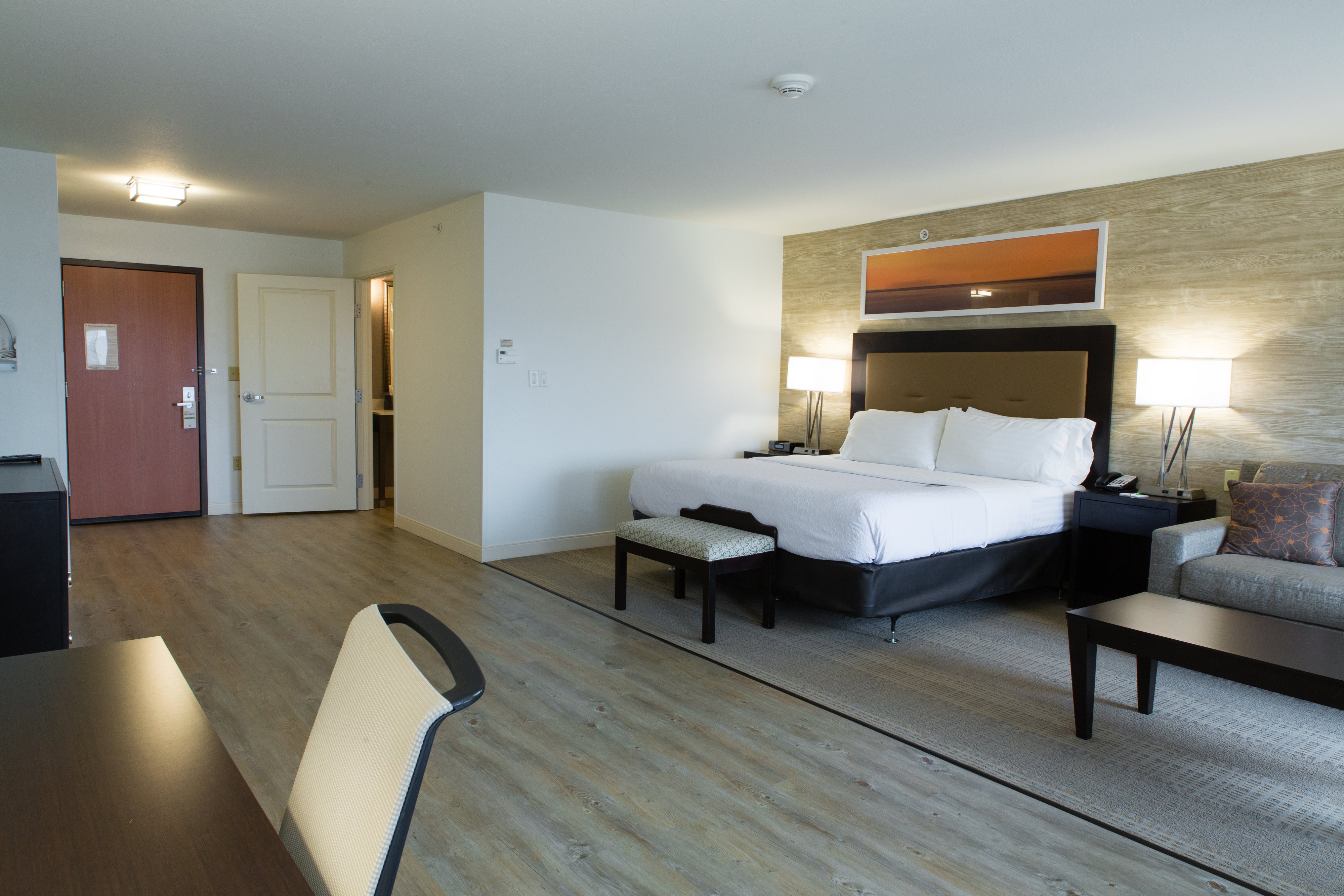 Holiday Inn Hotel Suites Bloomington Airport 9/50