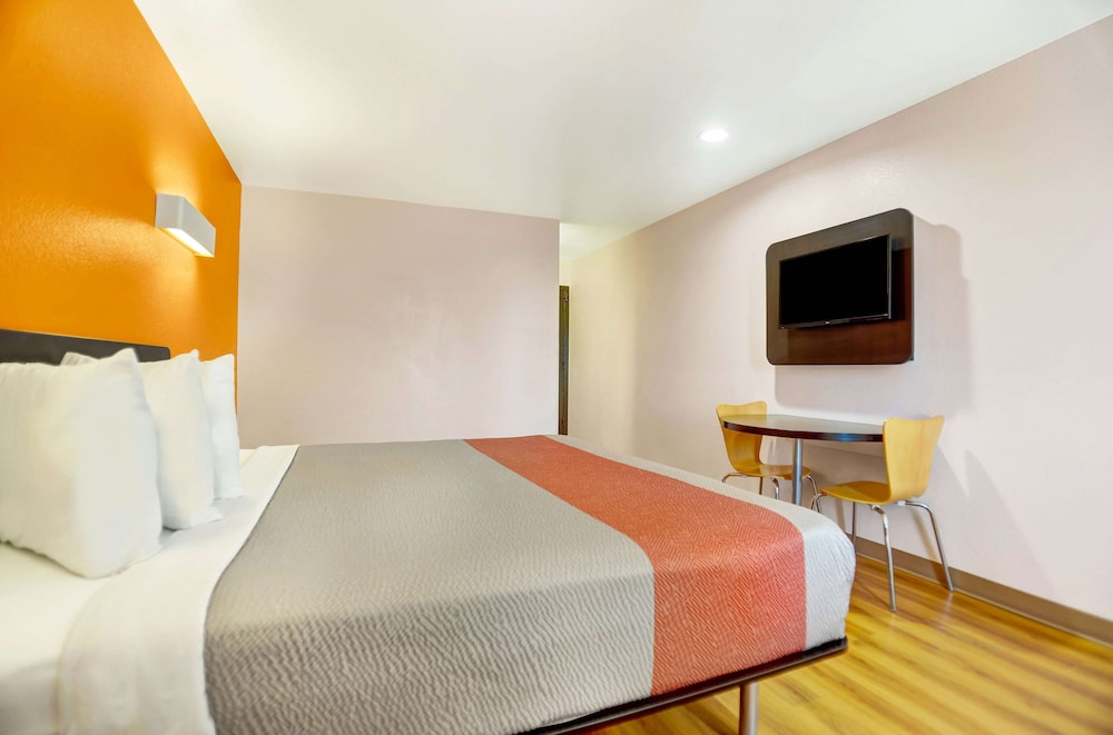 Motel6 Truth Or Consequences, NM 14/37