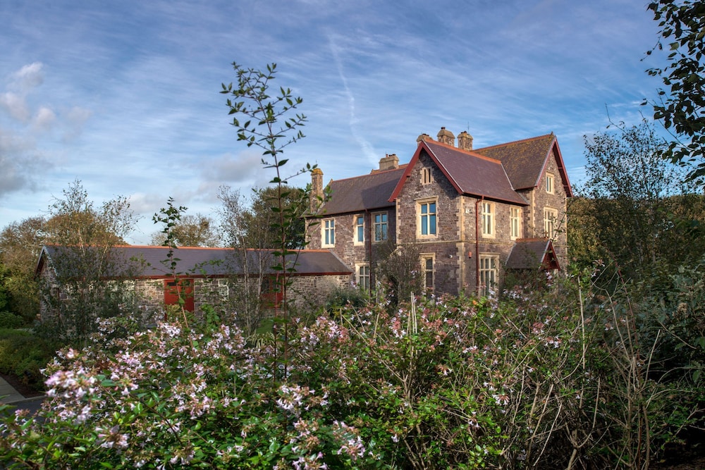 Penrhiw Hotel 2/50