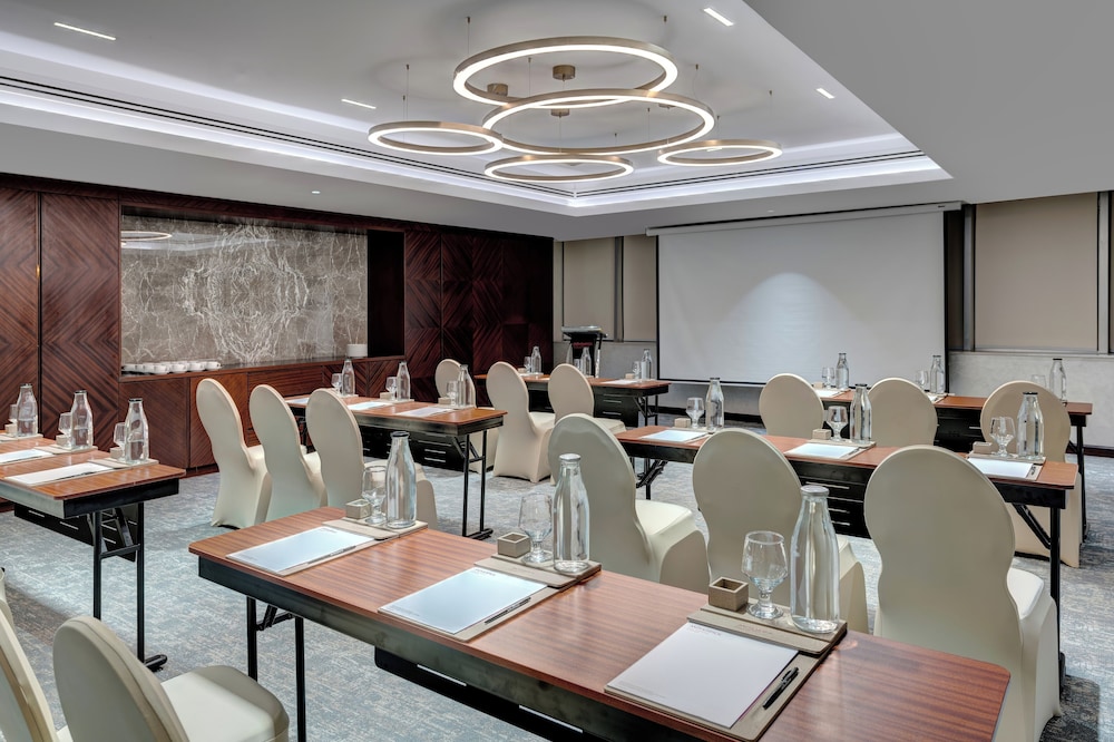Movenpick Hotel Centaurus 54/62