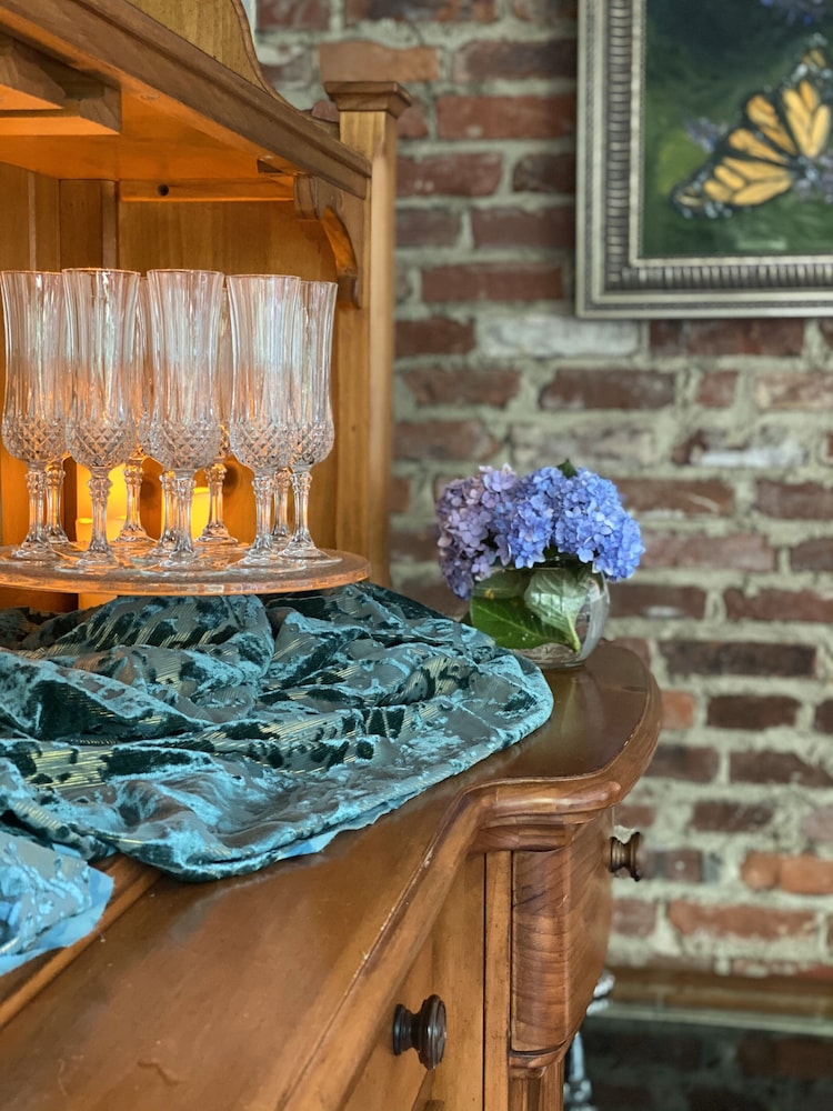 Colonial Gardens Bed & Breakfast 20/43