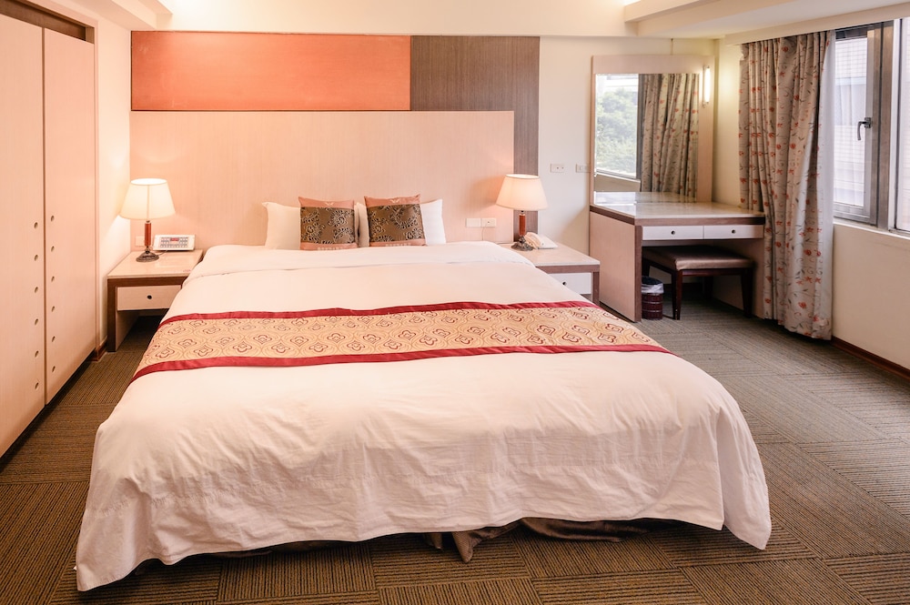 Waugh Den Hotel 30/61