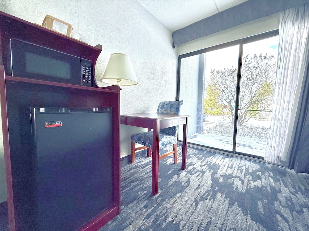Baymont By Wyndham Michigan City 9/40