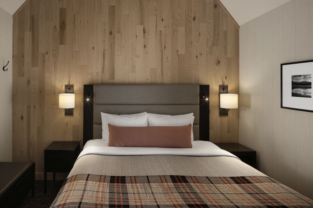1 Bedroom, Summit, Suite, King Bed, Sofa