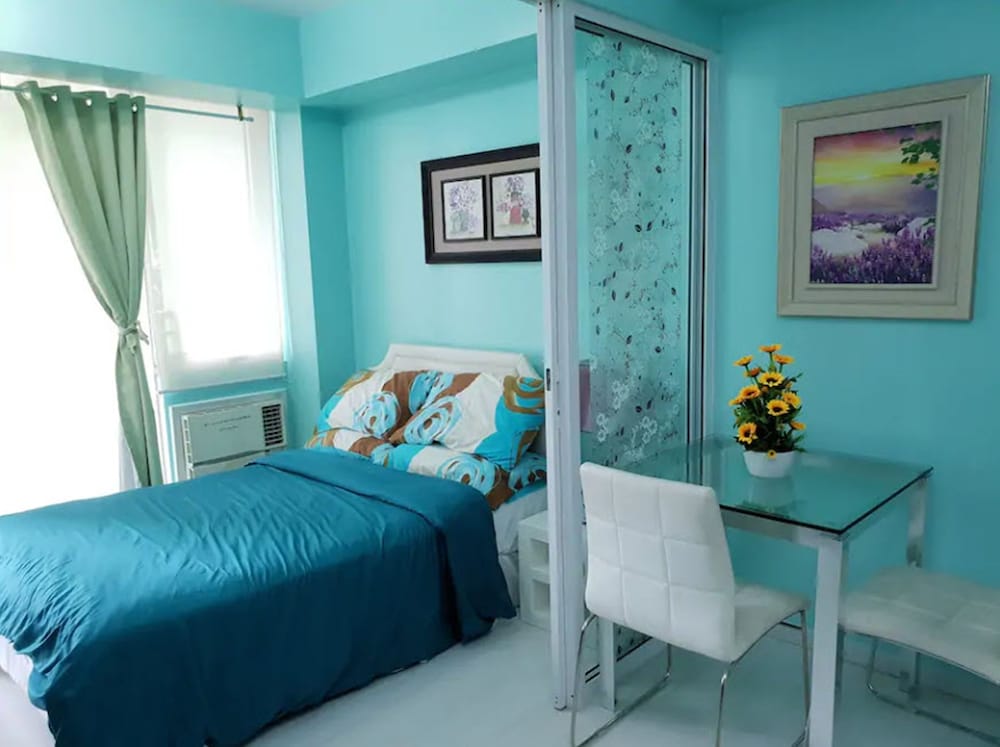 1 BEDROOM, CONDO