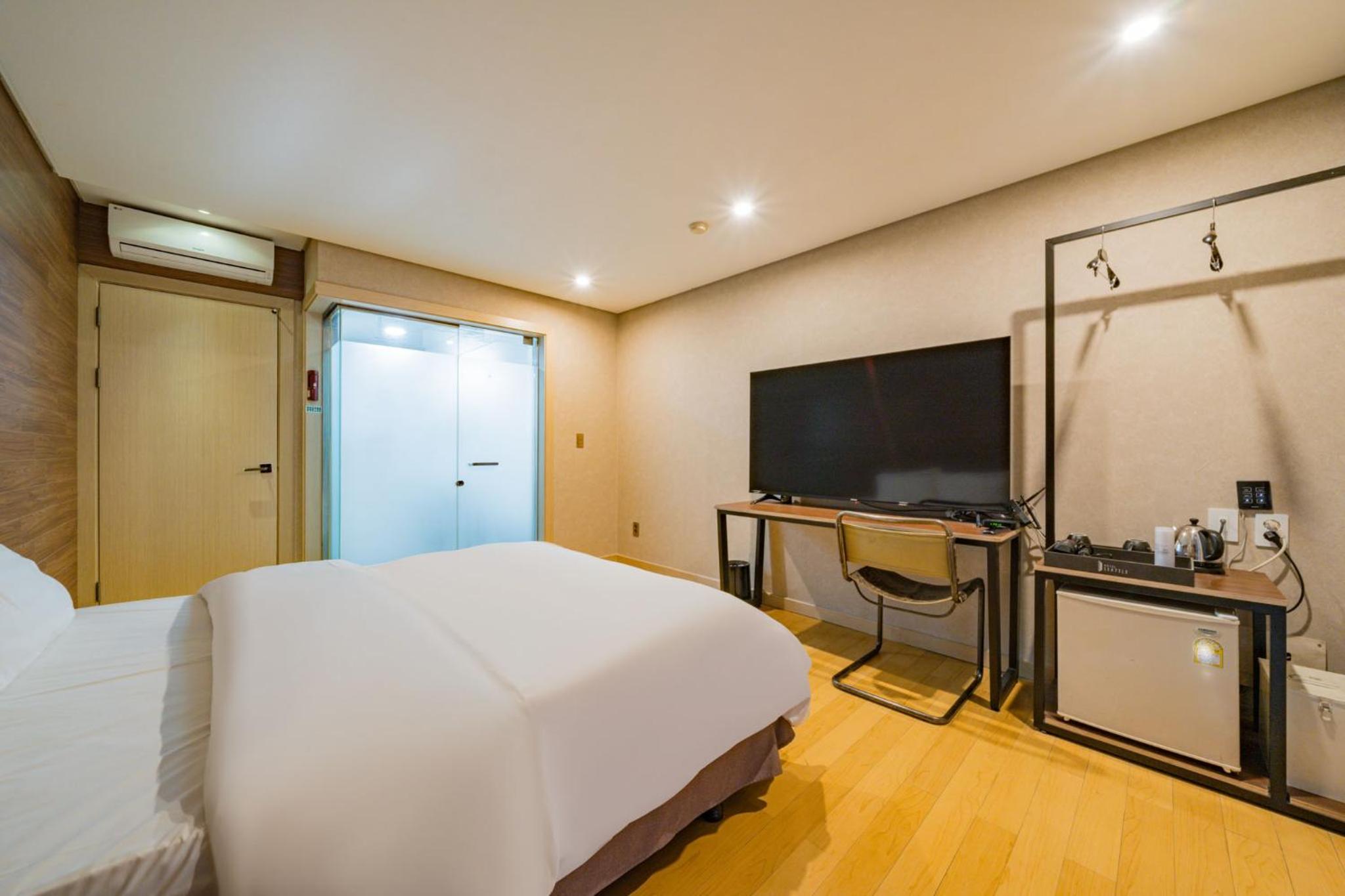 Room, Double Bed
