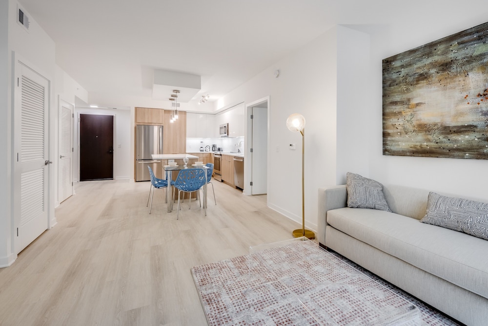 Global Luxury Suites at Capitol Hill 31/49