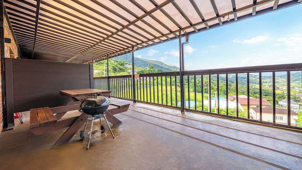 Gapyeong Botanical Pension 25/50