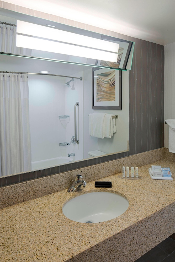 Courtyard by Marriott Columbus West 35/39