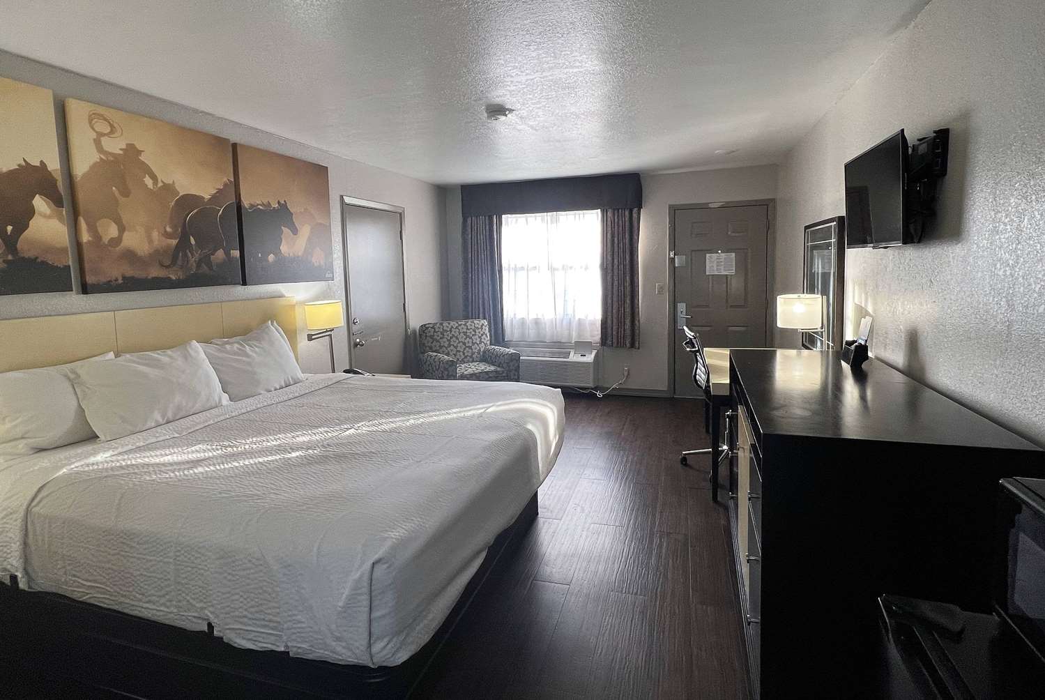 Days Inn By Wyndham Canton 2/43
