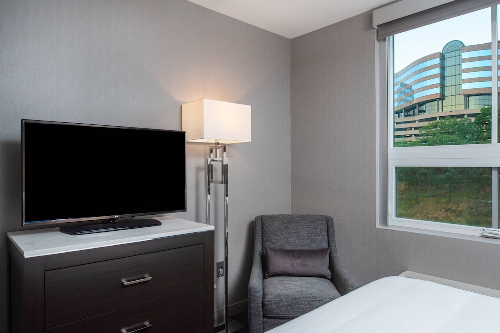 Fairfield Inn Suites Boston Waltham 32/46