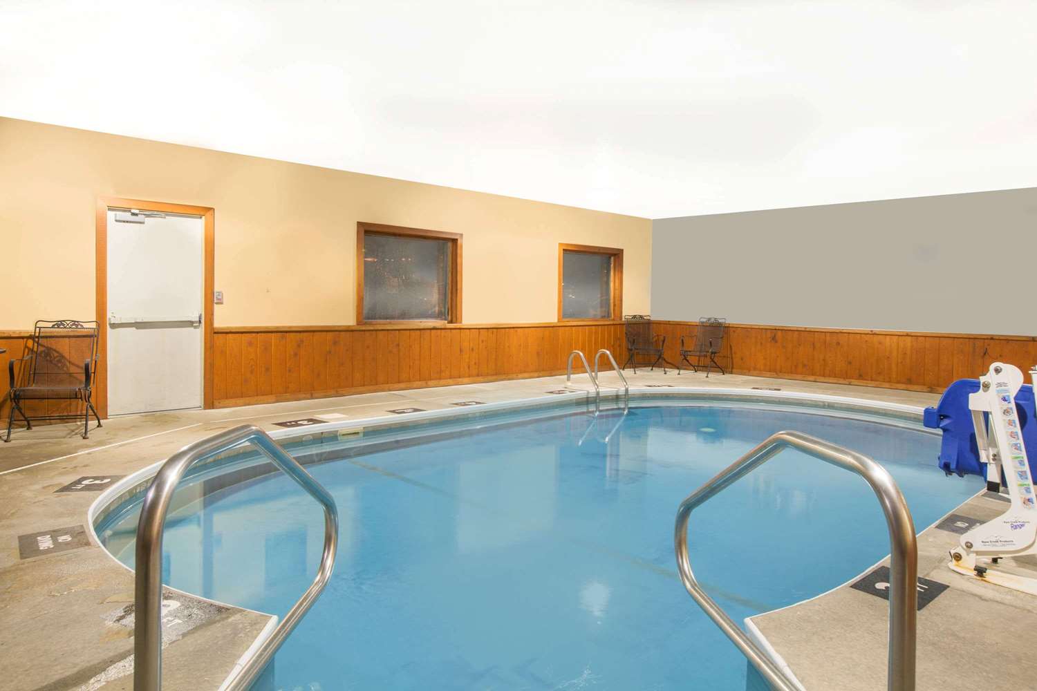 Super 8 by Wyndham Mason City 5/8