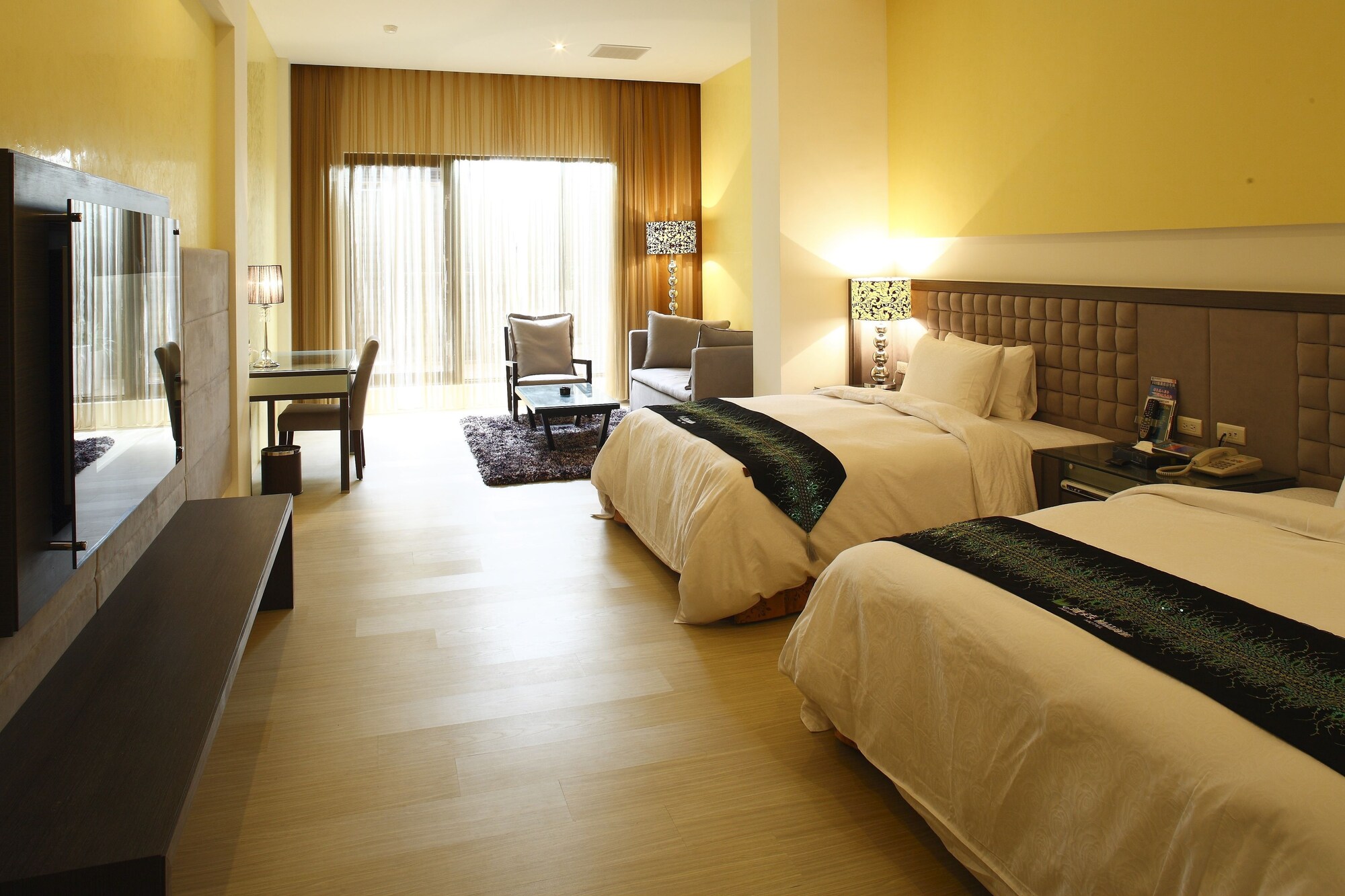 BUSINESS, DELUXE, TWIN BEDS