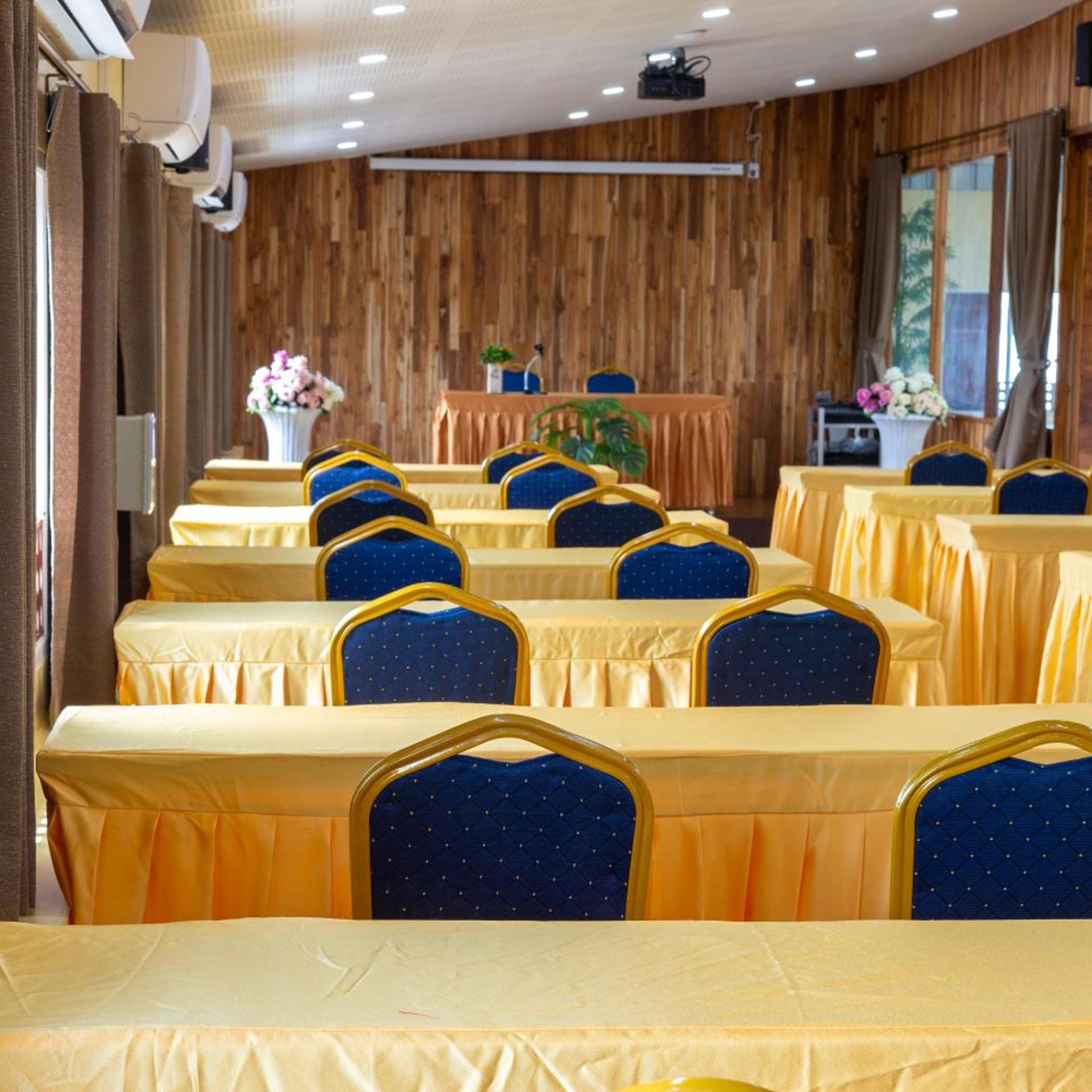 Nonnee Lampang Hotel 10/40