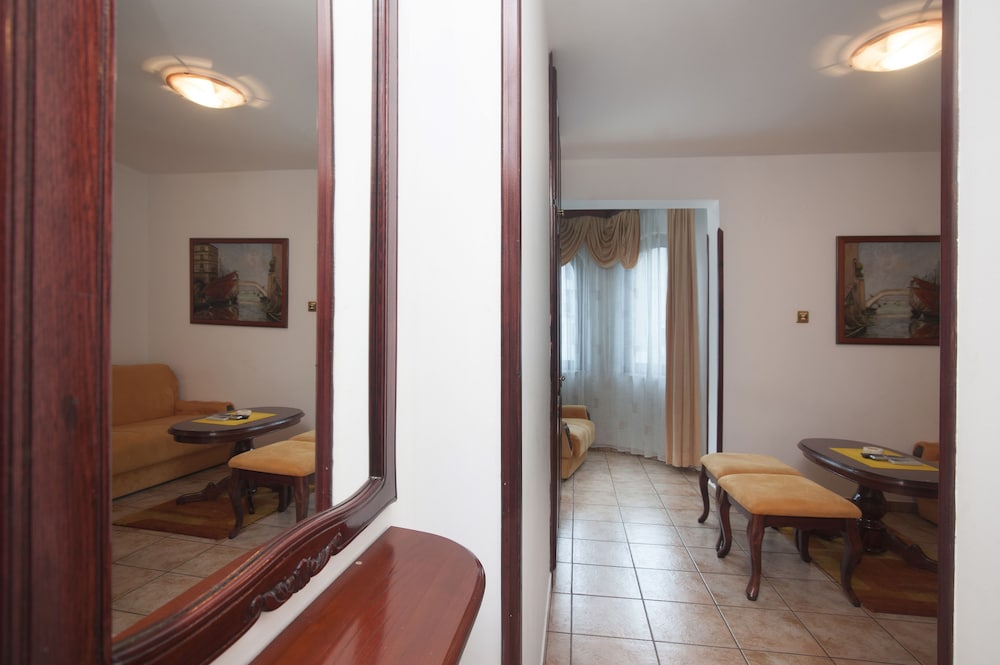 VILA LUX HOTEL 24/70