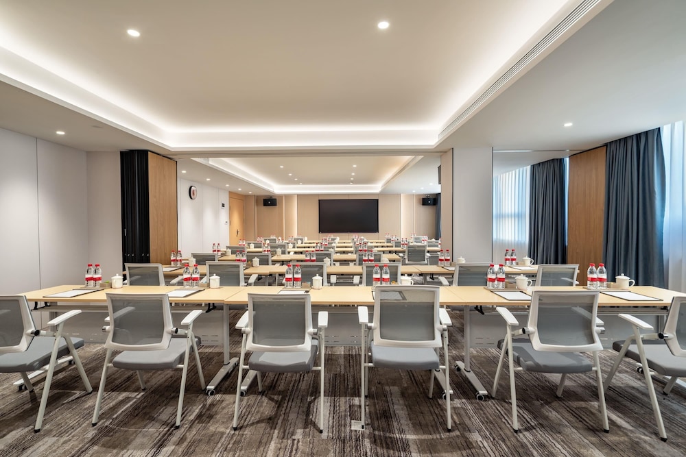 Ramada by Wyndham Zhaoqing Dawang 35/38