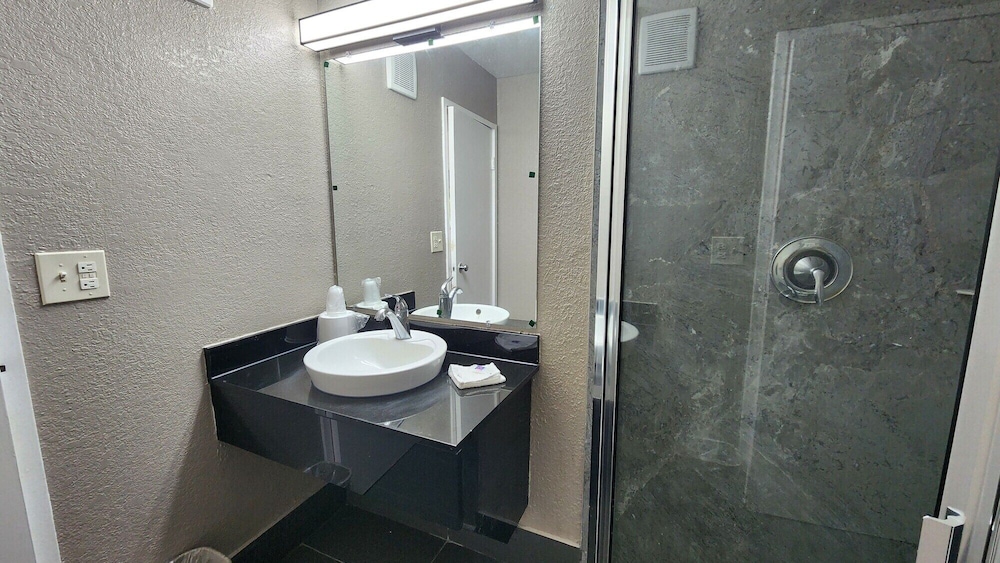 Motel6 Conroe, TX 59/63