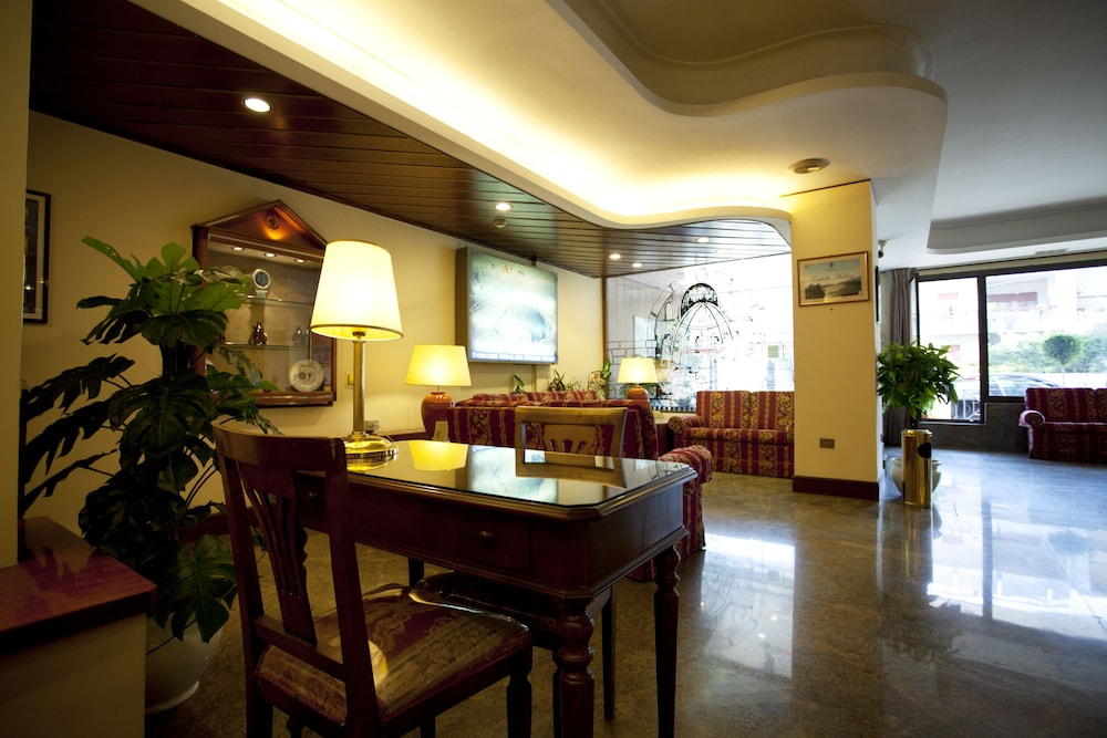Augustus Hotel 25/29