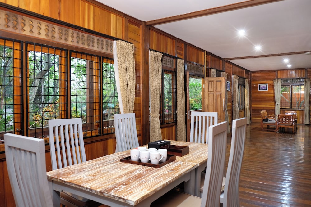 Jambuluwuk Convention Hall and Resort Batu 48/63