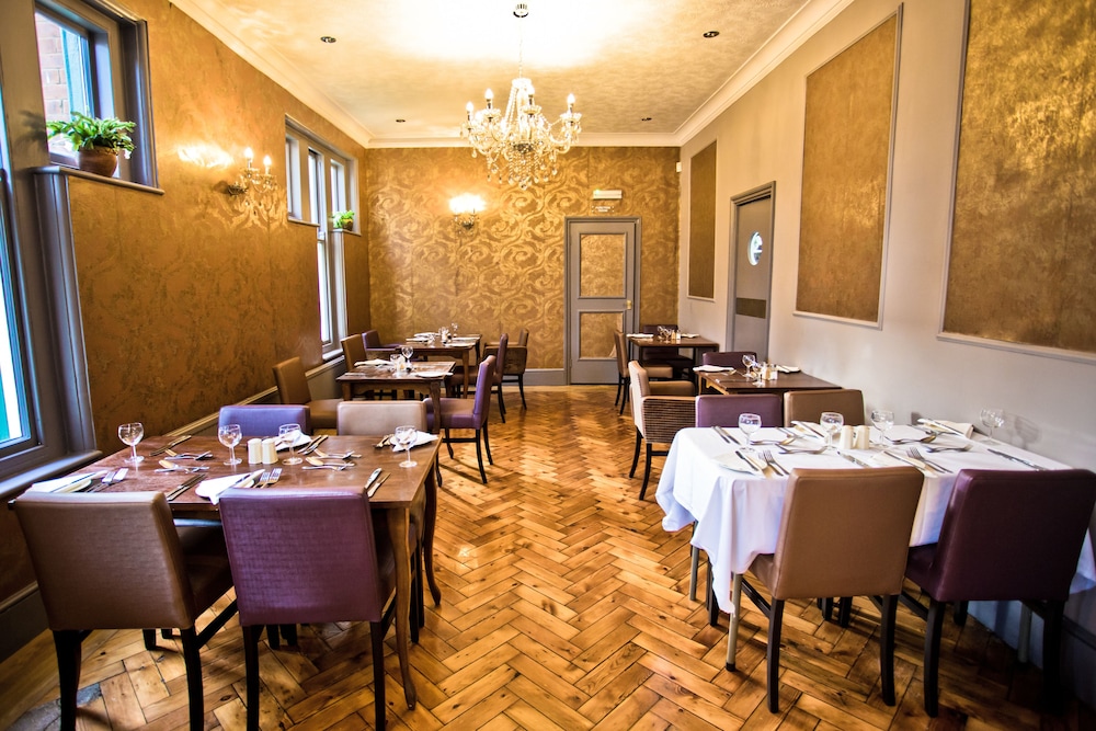 Wards Hotel 14/26