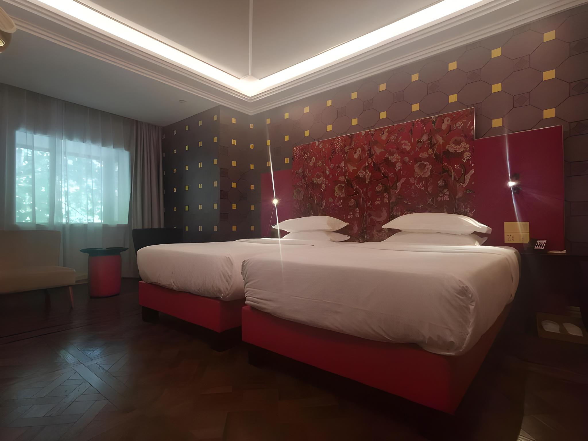 Pure, Twin Beds