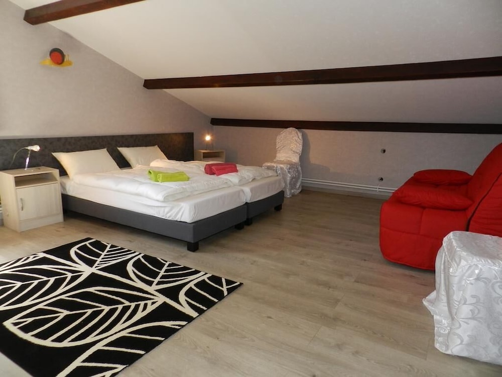 Domaine des Pierres Dorees 10/50