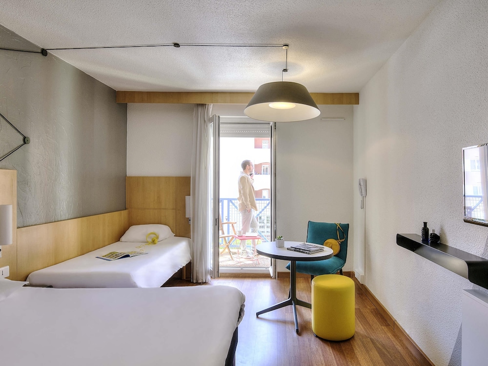 Ibis Hyeres Centre 12/50