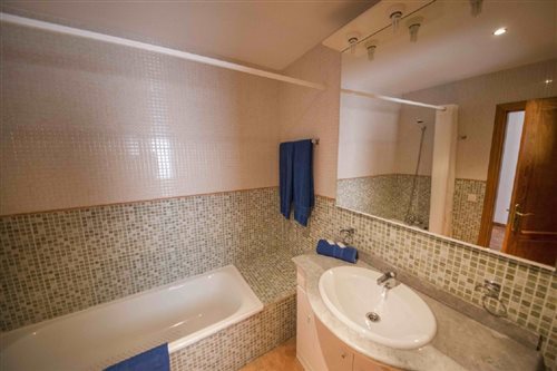2 Bedrooms, Apartment
